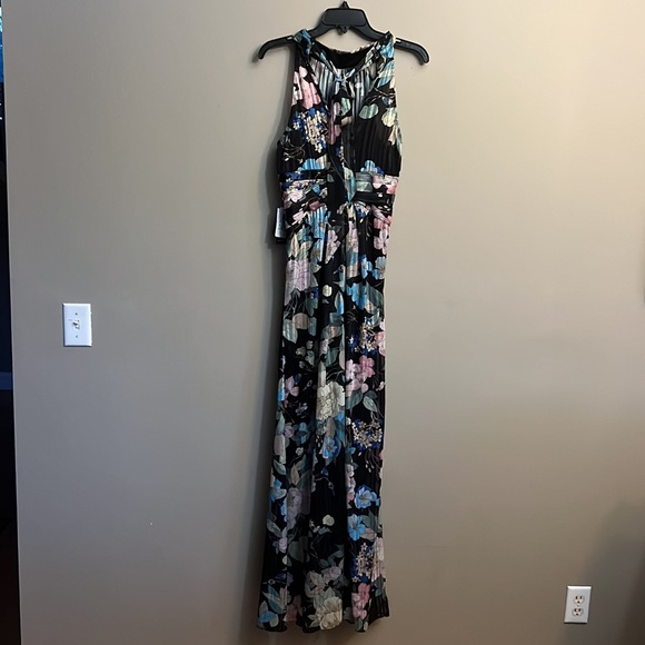 Adrianna Papell Women's Chiffon Printed Halter Gown - Picture 6 of 11
